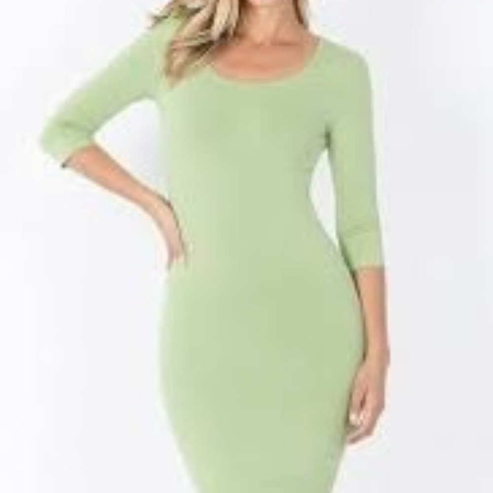 Zenana Outfitters Green Bodycon Dress 3/4 Sleeve Scoop Neck